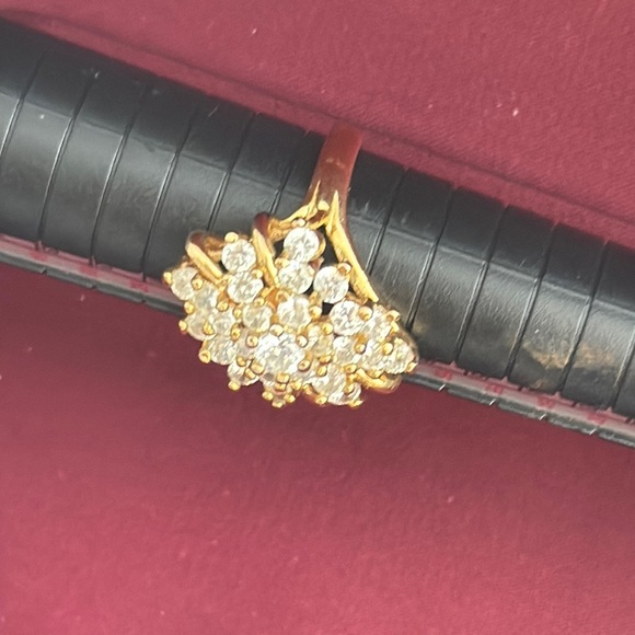 Vintage Gold and Silver Floral Ring with Sparkling Stones - Picture 4 of 7